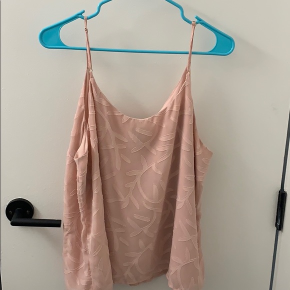 Light weight textured light pink chiffon tank top - Picture 2 of 4